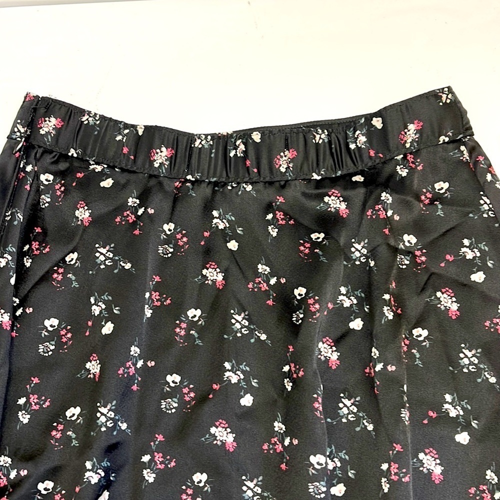 Hollister Ultra High Rise Black and Floral Mini Skirt Size Small - Picture 5 of 5
